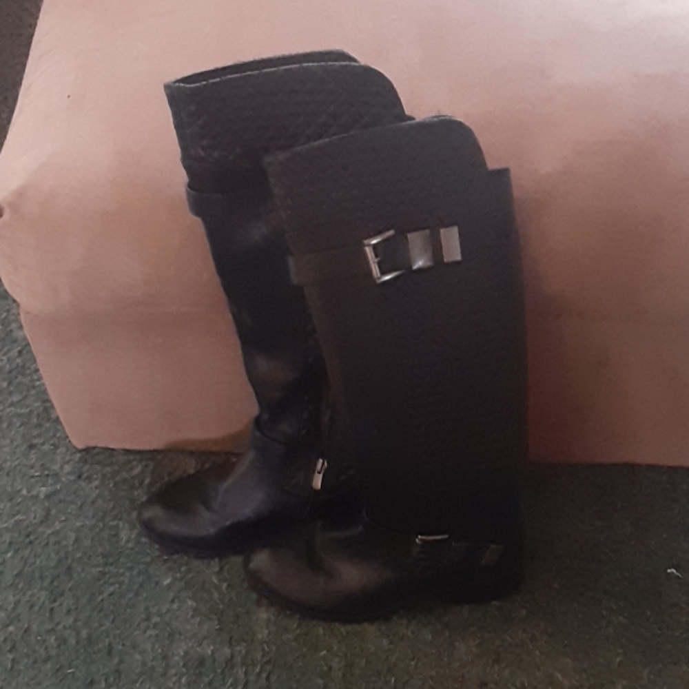 Boots - Picture 3 of 4